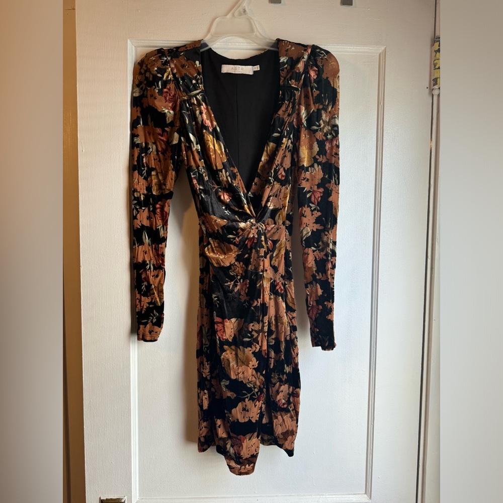 Long sleeve velvet black dress